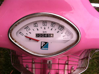 Illustration for article titled For $2,500, This 1960-Something Piaggio Vespa Could Make You Pretty In Pink